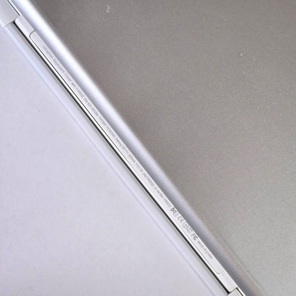 Logitech - Y-R0032 - White - Bluetooth Wireless Ultrathin Keyboard Cover - Picture 4 of 11